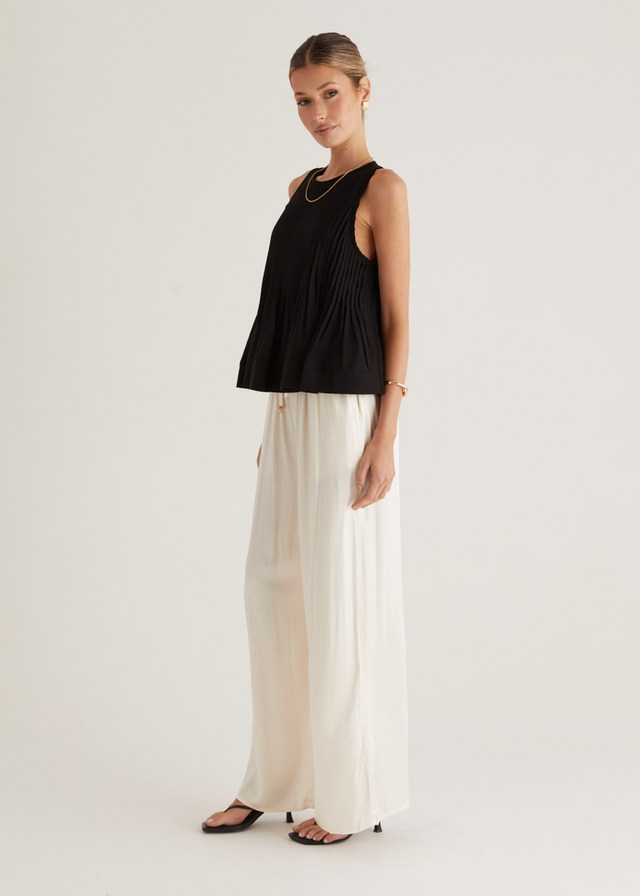 Norvina Pleated Top - Black